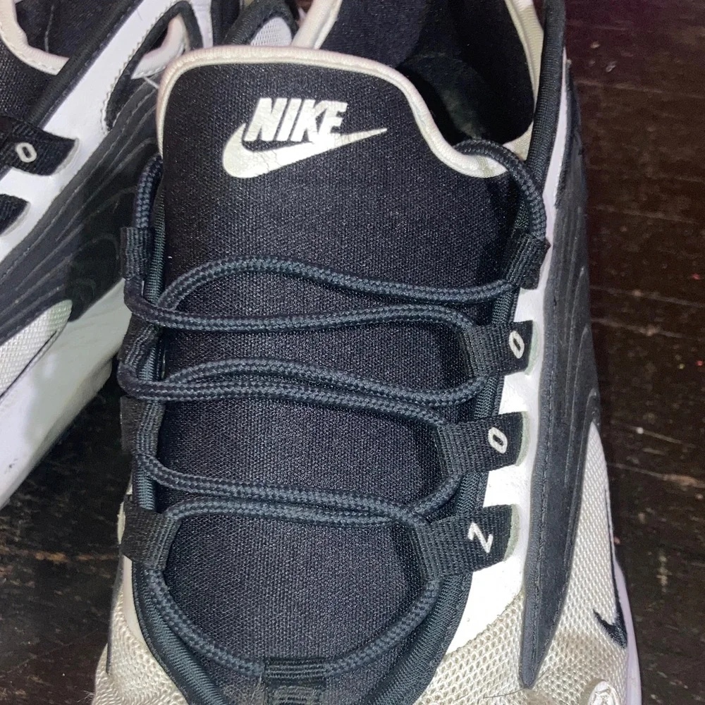 Nike Zoom Men's Black and White Sneakers - Picture 6 of 13